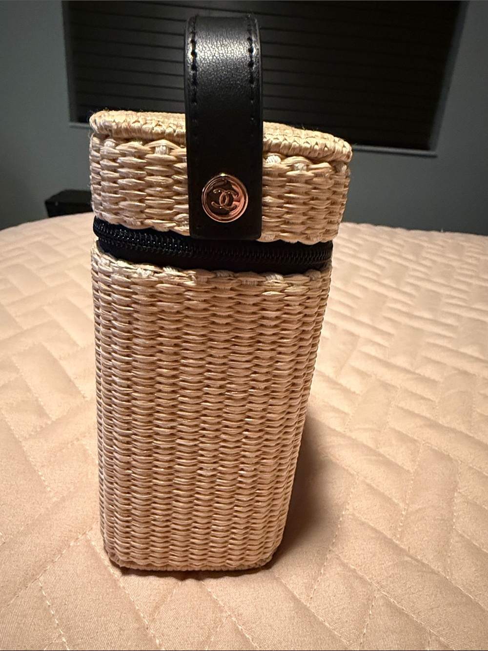 NEW! CHANEL Beauté Straw Cosmetic Bag in Natural and Black Trim - Picture 4 of 11